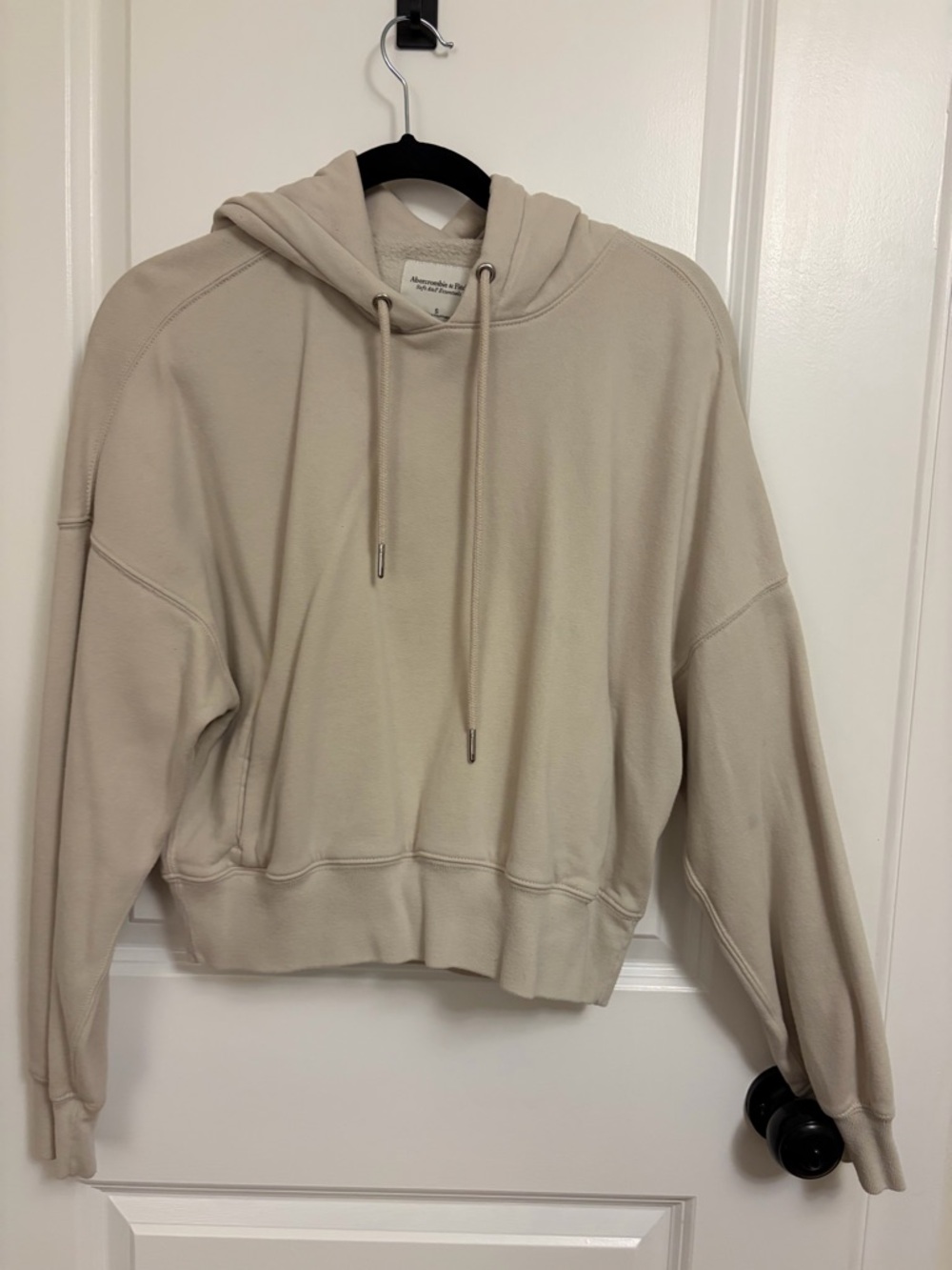 Abercrombie & Fitch Cropped Hoodie in Light Cream